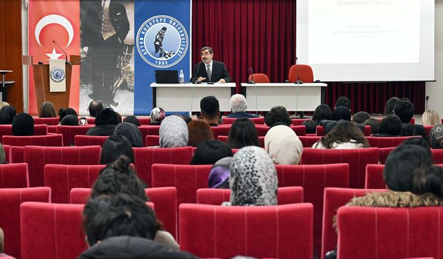Prof. Dr. Demir, “Terimlerin Akademik Öğrenme Üzerindeki Etkileri”ni Anlattı
