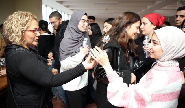 “Su Dostu Fakülte, Çevre Dostu Nesil” Etkinliğiyle Öğrencilere Mataralar Verildi