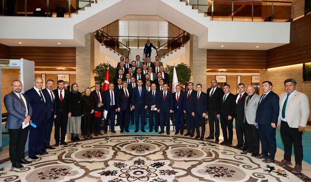 AK PARTİ HEYETİNDEN BAKAN MURAT KURUM’A ZİYARET GERÇEKLEŞTİRİLDİ