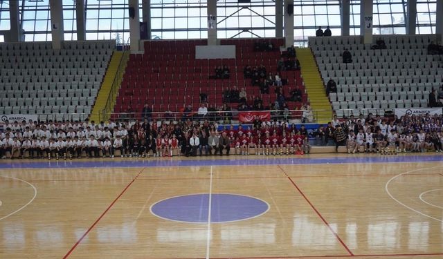 Genç Basketbolcular Madalyalarına Kavuştu