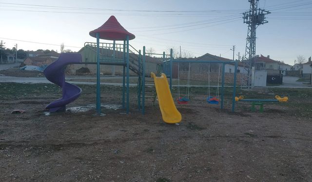 Vali Yiğitbaşı’ndan Yüreğil Köyü Çocuklarına Oyun Parkı Sürprizi