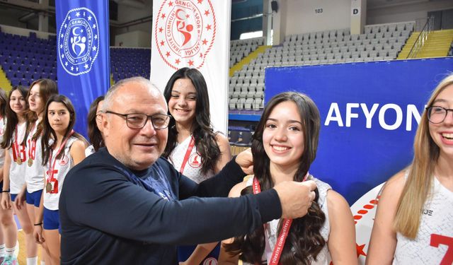 Küçük Kızlar Voleybol İl Birinciliği Müsabakaları Sona Erdi