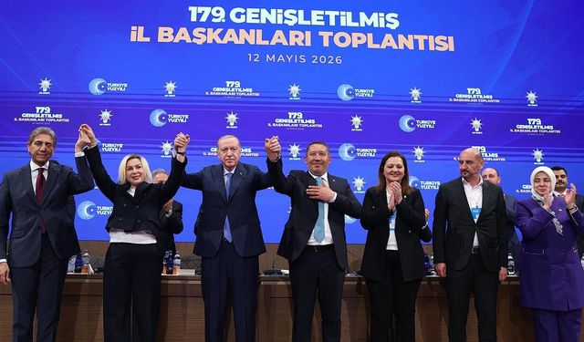 Burcu Köksal, AK Parti'ye törenle katıldı
