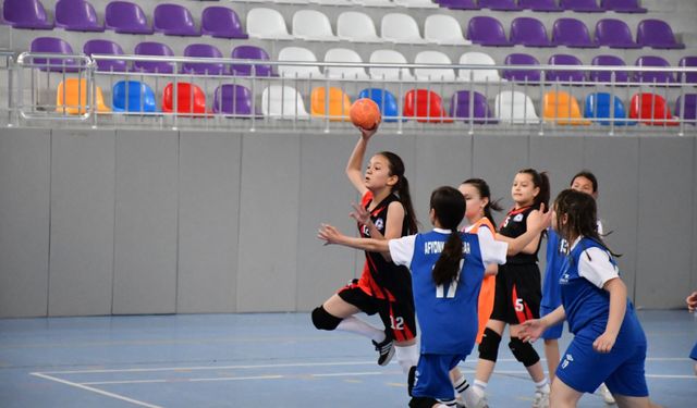 Kulüpler Hentbol Minik Kızlar İl Birinciliği Müsabakaları Sona Erdi