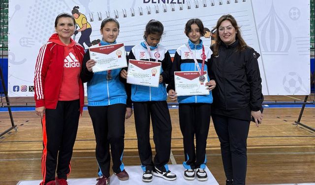 Yunus Emre Ortaokulu Floor Curling’de Bölge İkincisi Oldu