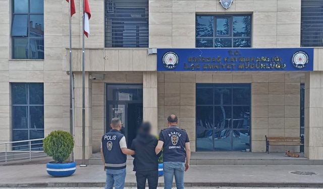 39 Suç Kaydıyla Aranıyordu! Afyon Polisi 22 Yıllık Firariyi Yakaladı.!