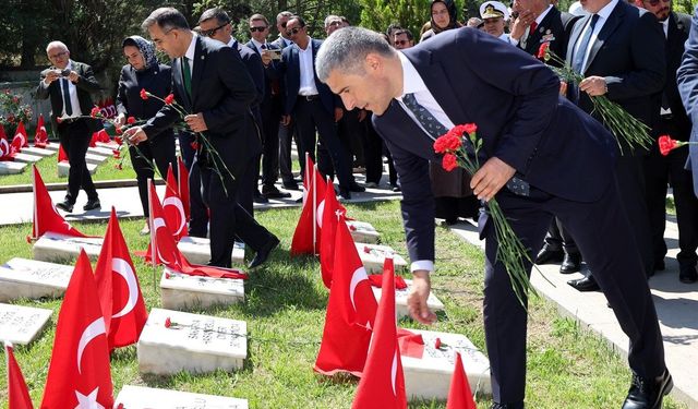 Büyük Zaferin 104. Yıl Etkinlikleri Kapsamında Yüzbaşı Agâh Efendi Şehitliği’nde Tören Düzenlendi