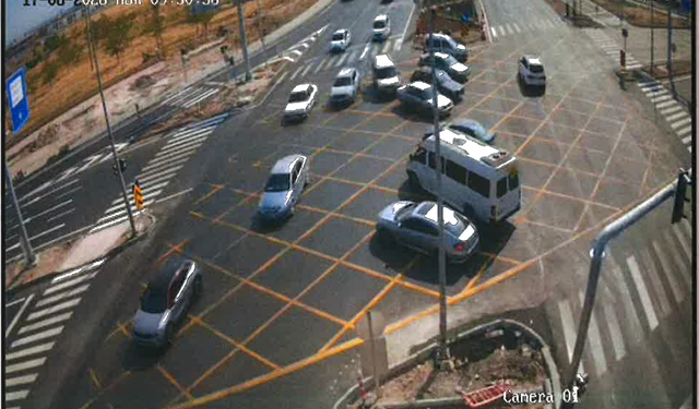 Akıllı Kavşakta Trafik Kurallarına Dikkat.!