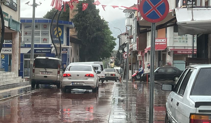 Dinar’da Trafik Sorunu Giderek Büyüyor: Vatandaşlar Tepkili