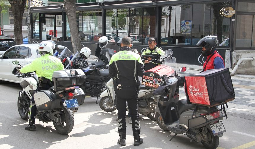 Afyonkarahisar'da Trafik Kontrolleri Sıklaştı: Kask ve Ehliyet Denetimleri Yapıldı