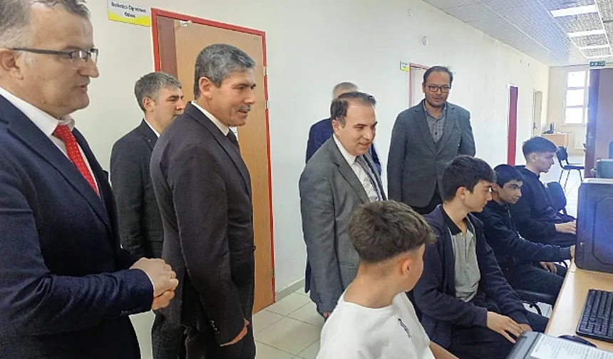 KAYMAKAM DURU DİNAR ANADOLU İMAM HATİP LİSESİNİ ZİYARET ETTİ
