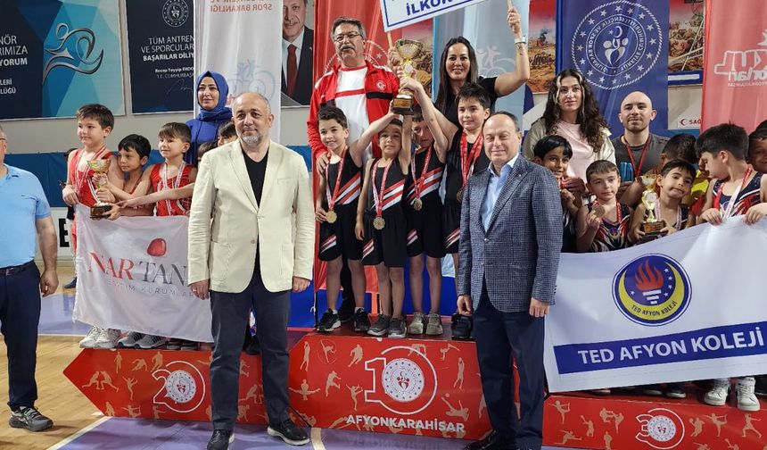 MİNİKLER ARTİSTİK CİMNASTİKTE TARİH YAZDI!...