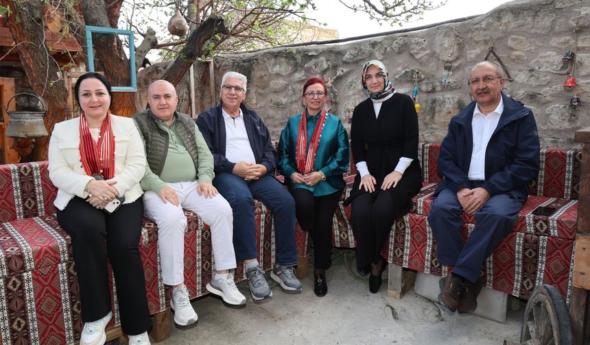 Vali Yiğitbaşı, Yönetim Kurulu Üyeleriyle Frig Vadisi'nin İncisi Ayazini Köyü'nü Ziyaret Etti