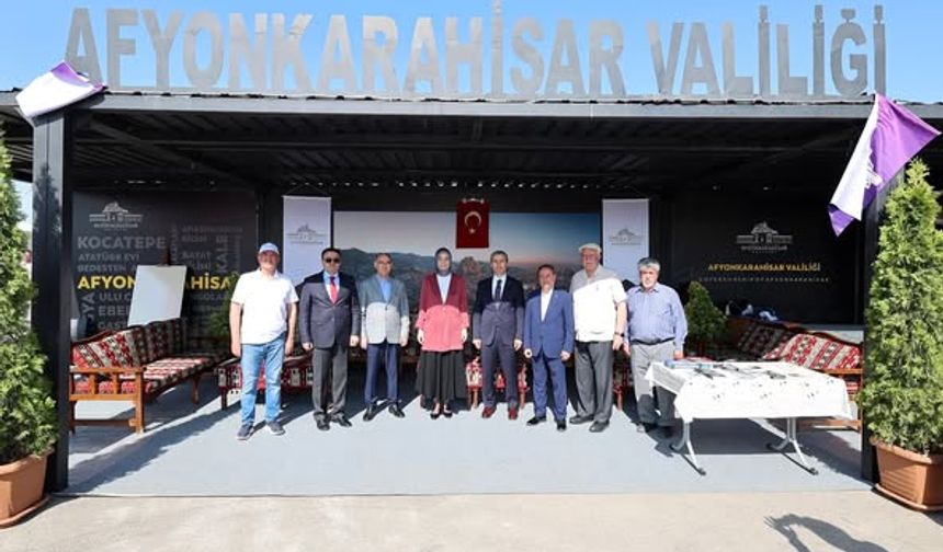 Afyonkarahisar'da Valiler Blok Mermer Fuarı'nı Ziyaret Etti