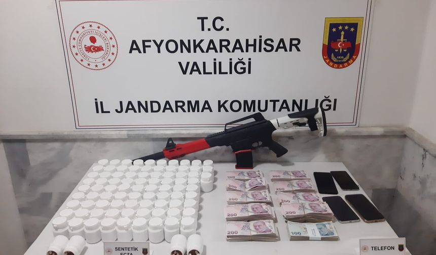 Şüpheliler Yakalandı, Büyük Miktar Uyuşturucu Ele Geçirildi
