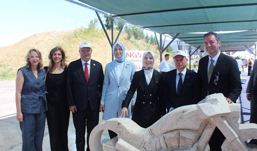 Bakan Göktaş, Afyon’da Blok Mermer Fuarı’nı Ziyaret Etti
