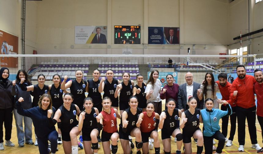 Afyon'un Sultanları 2. Lig'de! Voleybolda Tarihi Başarı!