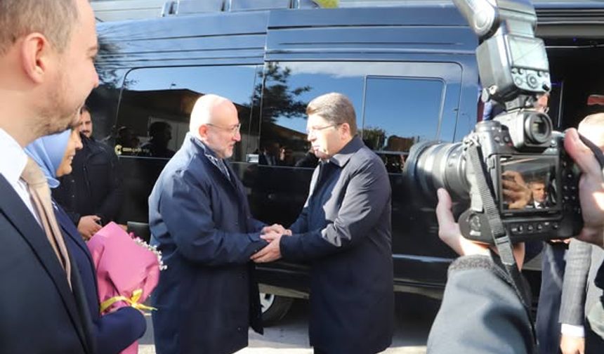 Adalet Bakanı Yılmaz Tunç, AK Parti Afyonkarahisar İl Başkanlığı'nı Ziyaret Etti