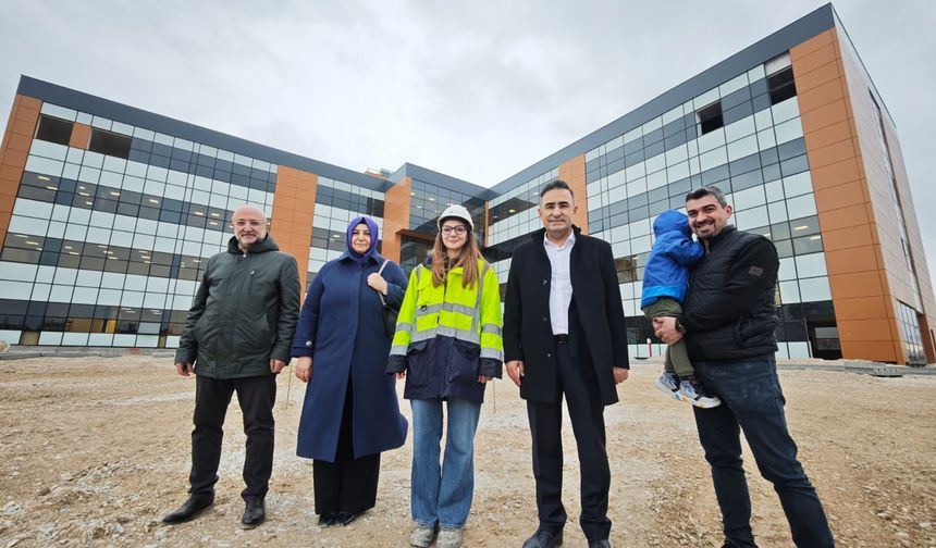 Diş hastanesinin ışıkları yanıyor, ekipler çalışıyor