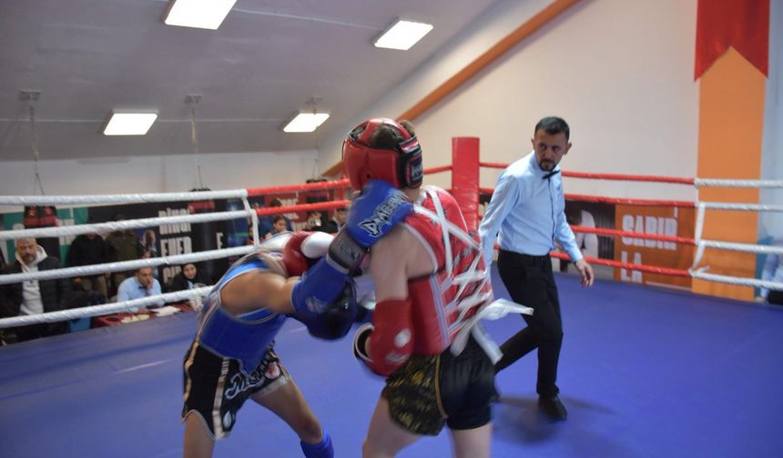 Muay Thai Sporcuları Afyonkarahisar'da Hünerlerini Sergiledi