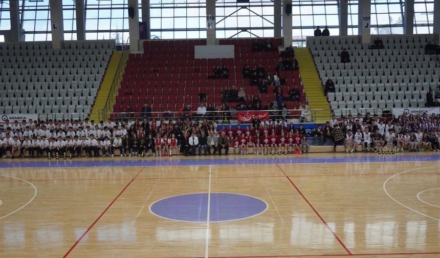 Genç Basketbolcular Madalyalarına Kavuştu
