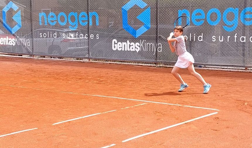 Genç Tenisçi Hafsa Zehra Çınar'dan Büyük Başarı