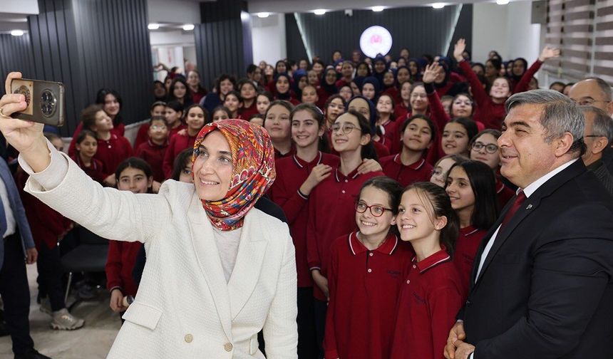 Vali Yiğitbaşı, Kadınana İmam Hatip Ortaokulu’nda Kariyer Günleri Programına Katıldı