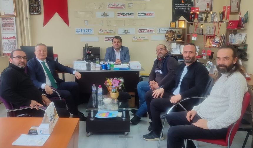Dr. Mahmut Koçak’tan Afyonkarahisar İnternet Habercileri Derneği’ne Ziyaret