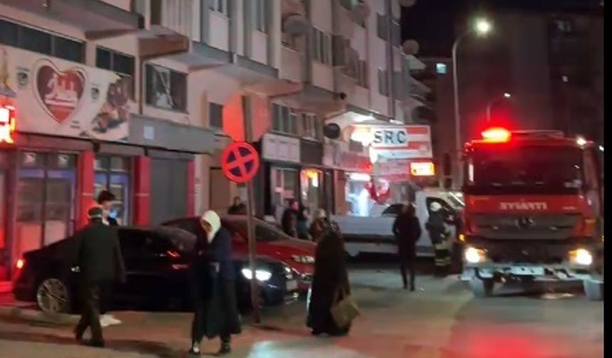 Afyonkarahisar’da Korkutan Yangın: Ambaryolu’nda Alevler Yükseldi