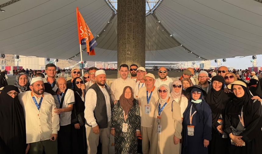 Bakan Murat Kurum, Afyonkarahisarlı hacılarla bayramlaştı