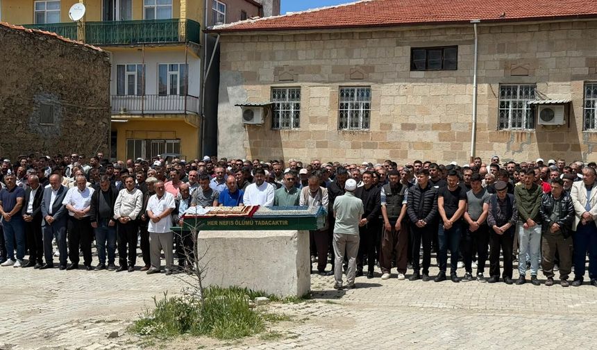 Ülkü camiya cenazede bir araya geldi...