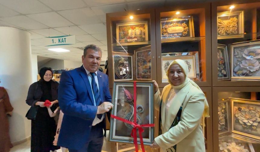 İscehisar’da Hayat Boyu Öğrenme Rüzgârı: El Emeği Göz Nuru Eserler Sergilendi