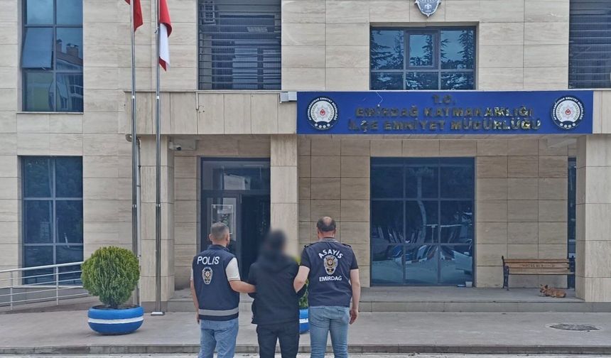 39 Suç Kaydıyla Aranıyordu! Afyon Polisi 22 Yıllık Firariyi Yakaladı.!