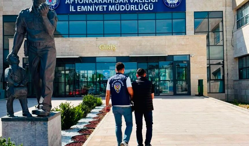 SİBER DOLANDIRICI KAÇAMADI! 3 YIL 4 AY HAPİS CEZALI HÜKÜMLÜ YAKALANDI